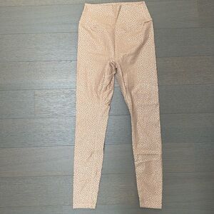 Buff Bunny High Waisted Leggings in Gold Pattern Size Small